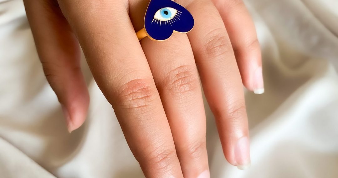 Heart shape eveil eye ring